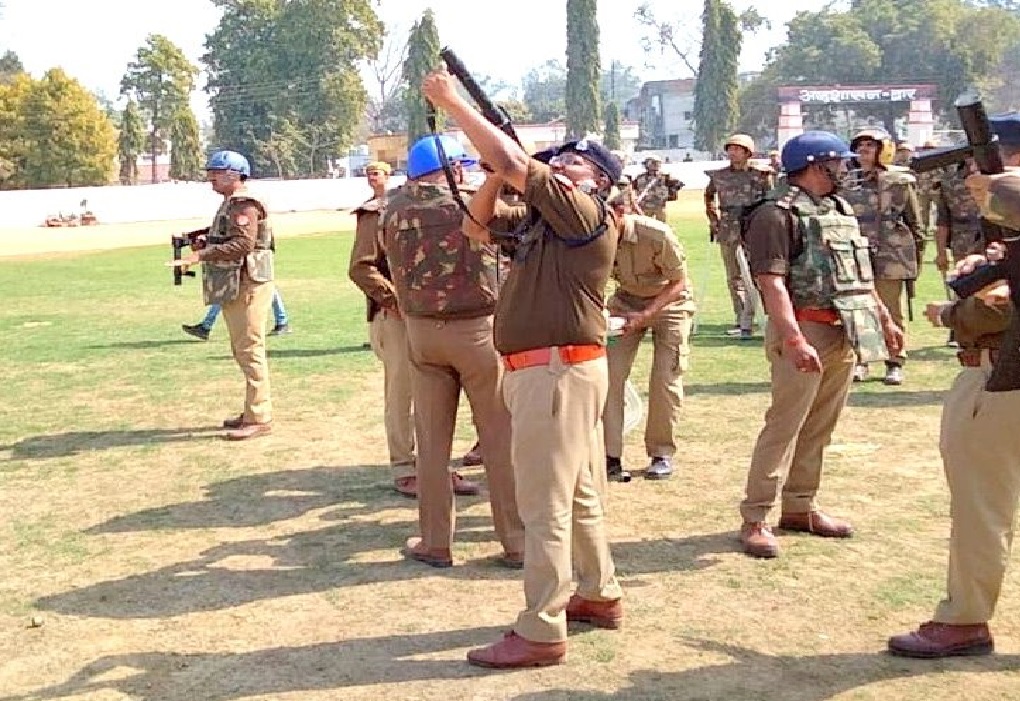 पंचायत चुनाव को लेकर पुलिस ने किया दंगा नियंत्रण मॉकड्रिल, अधिकारियों ने सिखाये गुर