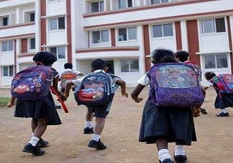 सरकार का बच्चों को तोहफा, नहीं देना होगा एग्जाम, सभी होंगे प्रमोट