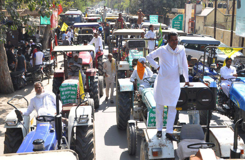गाजर मंडी एलएनपी नहर की खाली भूमि पर बनाने की मांग, किसानों ने निकाली ट्रैक्टर रैली