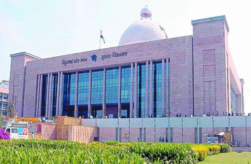 गुजरात के ६ हजार गांवों में बनेंगे खो-खो, कबड्डी, फुटबॉल के मैदान