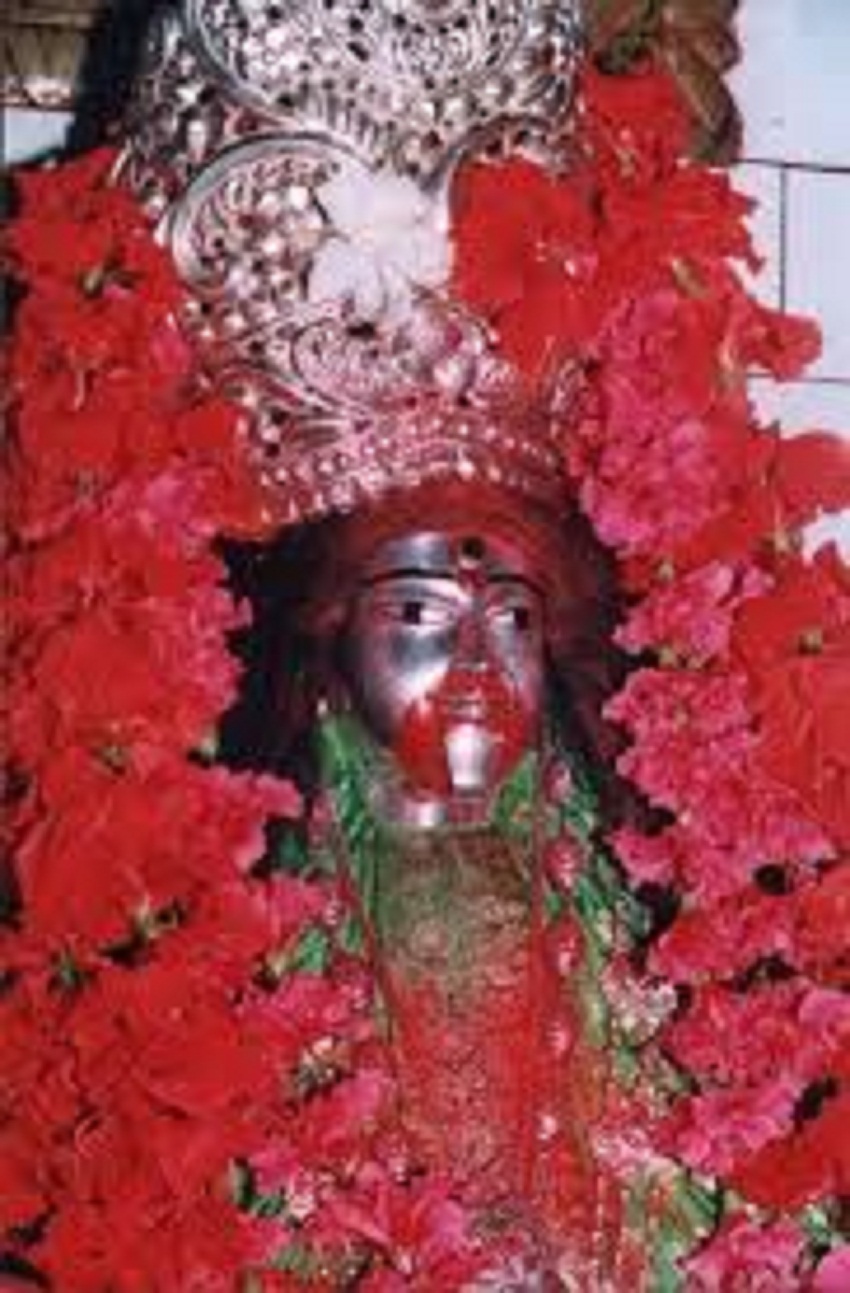 मालबाजार में तारापीठ की शैली में बनाया जा रहा है मंदिर