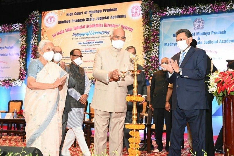 राष्ट्रपति रामनाथ कोविंद, राज्यपाल आनंदीबेन पटेल और सीजेआई बोबड़े