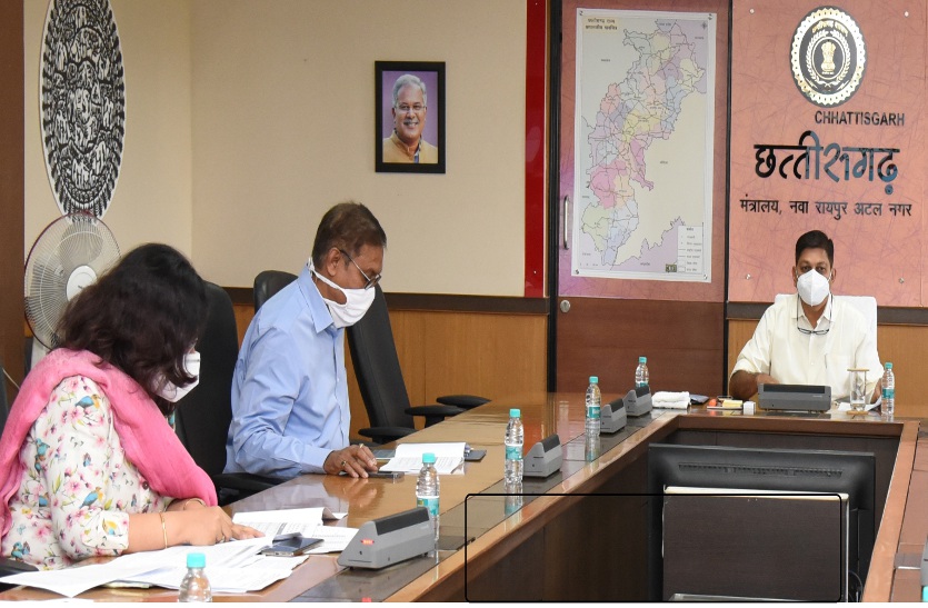 रायपुर : मुख्य सचिव ने की समीक्षा, दिए वनाधिकार मान्यता पत्रों के वितरण में तेजी लाने के निर्देश