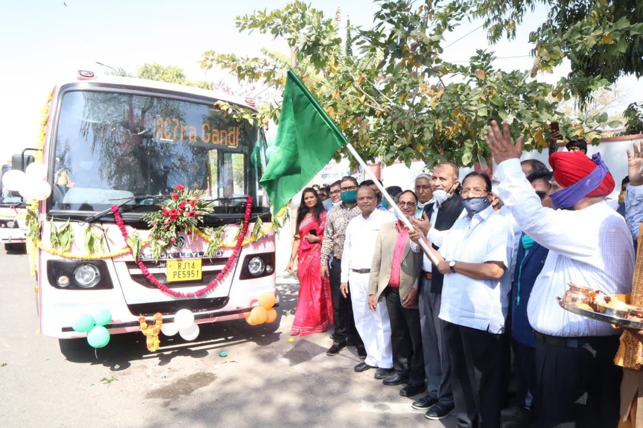 जयपुर शहर को 50 मिडी बसों सौगात, धारीवाल ने दिखाई हरी झंडी
