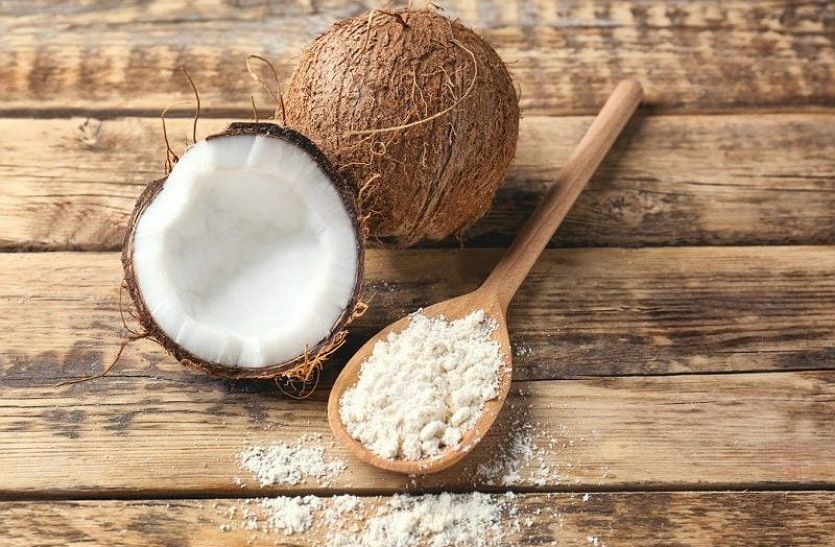 नारियल में होते हैं विटामिन, मिनरल और कार्बोहाइड्रेट, याददाश्त बढ़ाने में मददगार