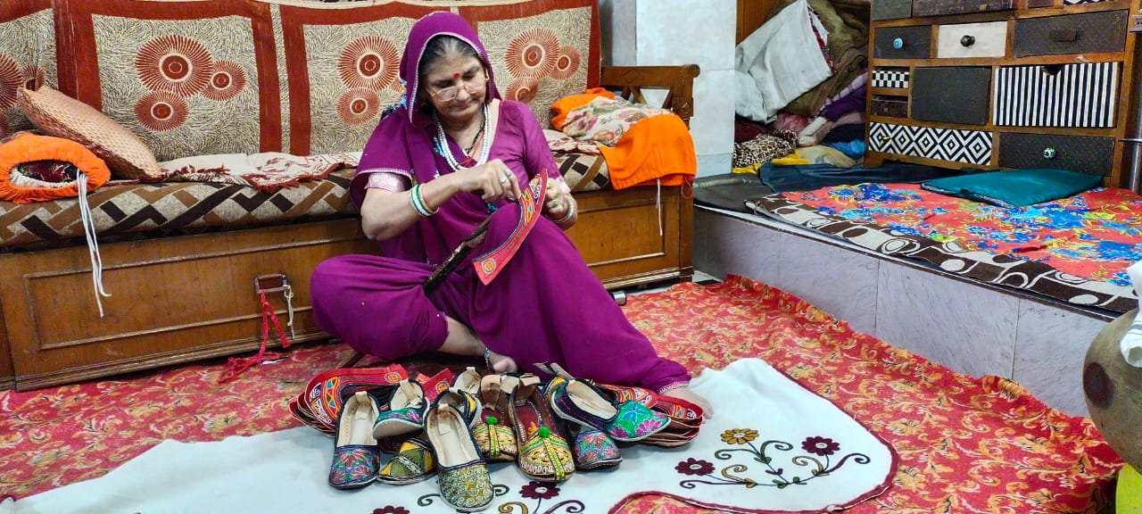 दूसरी पास चंद्रा ने हुनर के दम पर हासिल किया मुकाम