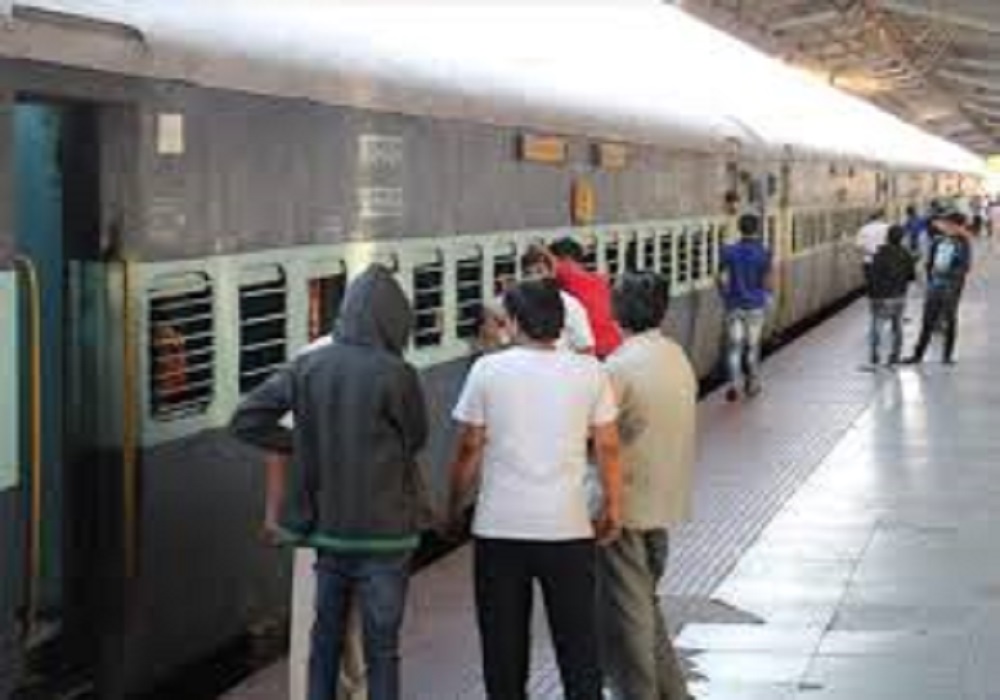यूपी के सात स्टेशनों के प्लेटफार्म का बढ़ा टिकट रेट, पढ़िए पूरी खबर