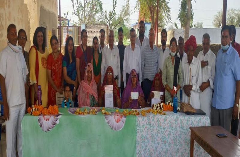 अनूठी मिसाल: गांव की महिलाओं ने मिलकर स्कूल विकास के लिए दिये 11.25 लाख रुपये
