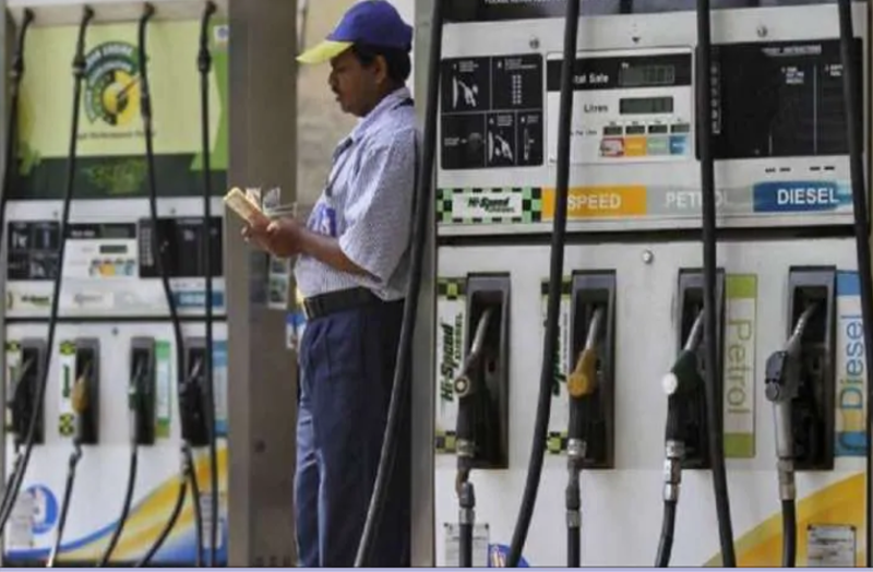 पेट्रोल-डीजल पर 2.94 लाख करोड़ का टैक्स वसूला गया