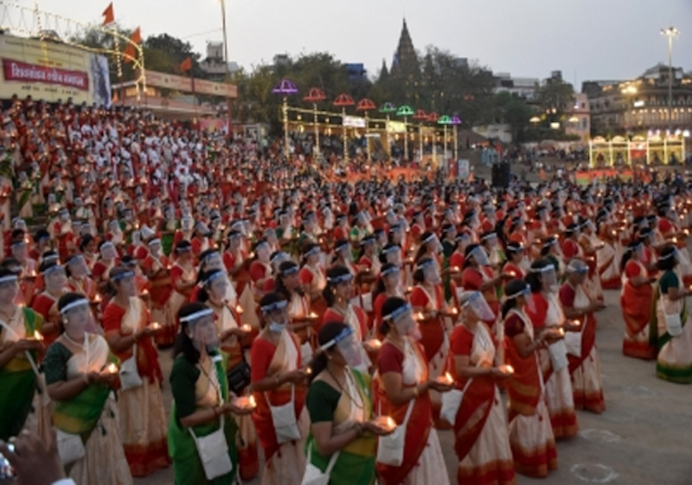 काशी में हजार की संख्या में महिलाओं ने किया शिव तांडव पाठ