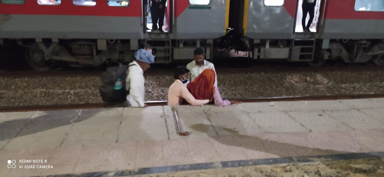 RAILWAY-- 'बैसाखीÓ वालों का सहारा नहीं बन सका रेलवे