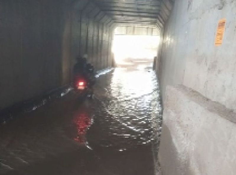 अंडरपास बना मुसीबत, लोग परेशान