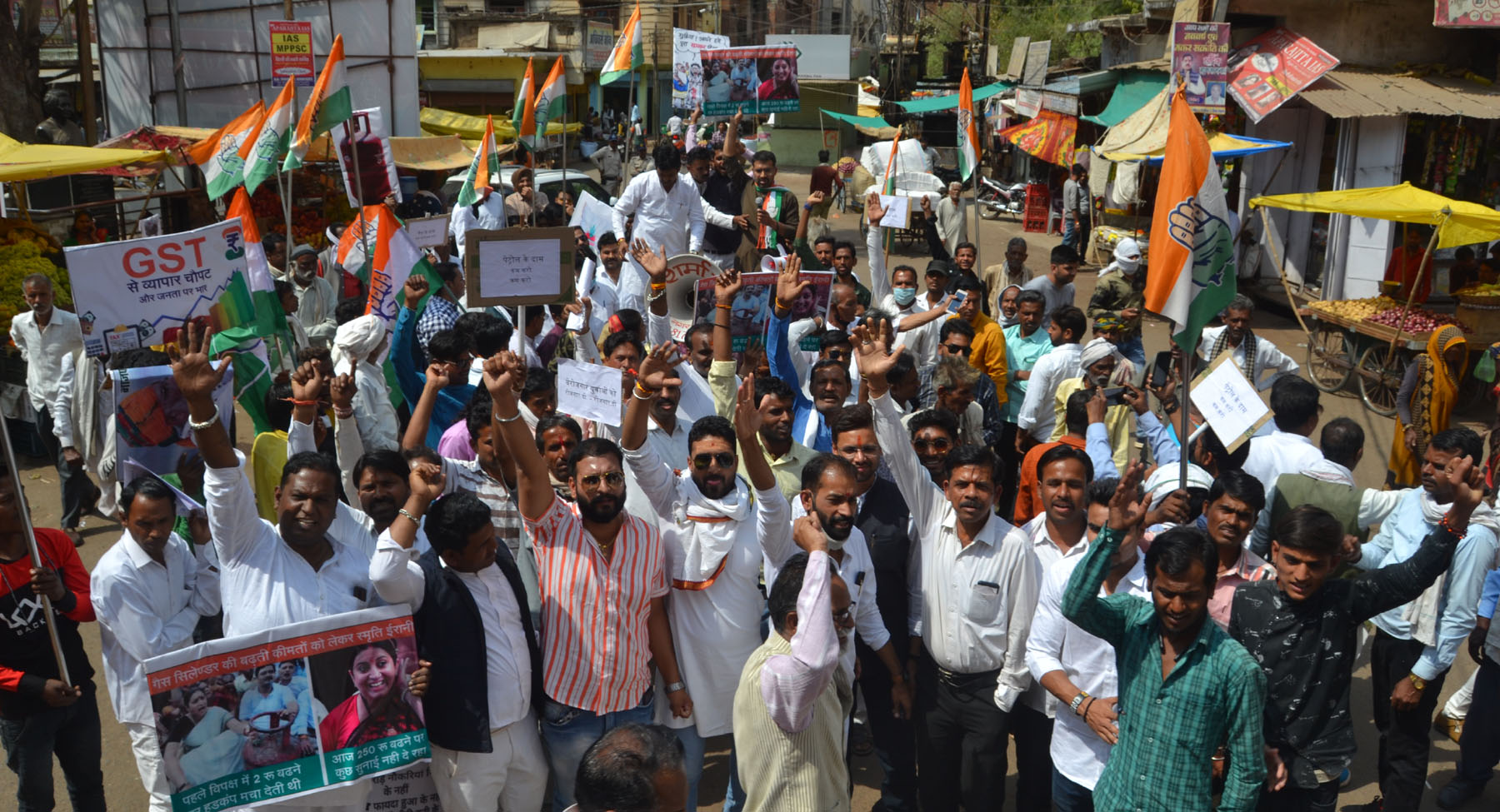 Opposed to inflation: कांग्रेस नेे किया प्रदर्शन, बैलगाड़ी के साथ निकाली रैली