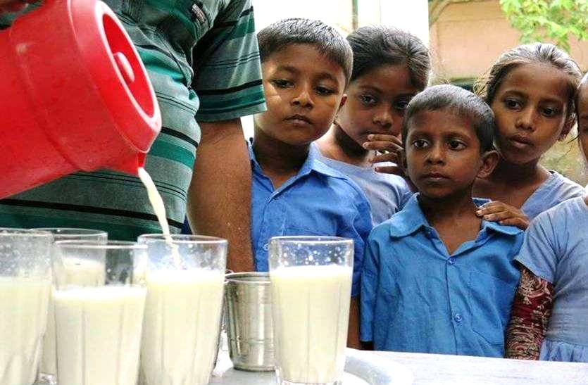 कोरोनाकाल में बंद आंगनबाड़ी केंद्र खुले पर हजारों बच्चों की पोषण थाली से गायब हो गया अमृत दूध, 1 साल से नहीं हुई सप्लाई