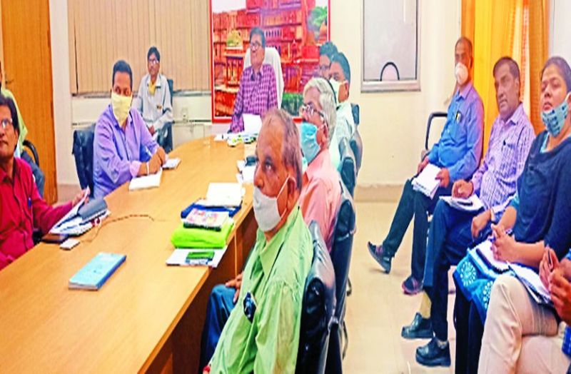 जल जीवन मिशन - हर घर जल पहुंचाना लक्ष्य-डीएम