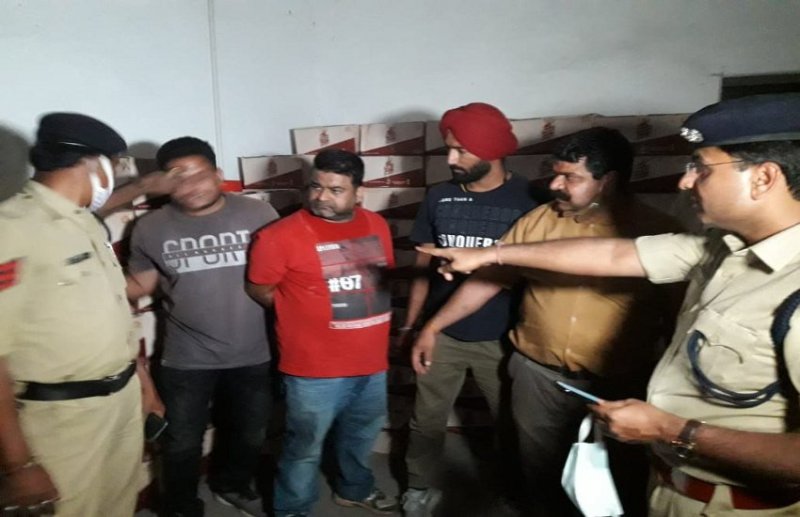 उरकुरा यार्ड में 550 पेटी अंग्रेजी शराब के साथ एक आरोपी गिरफ्तार