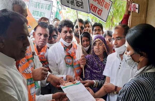 bjp-workers-staged-a-demonstration