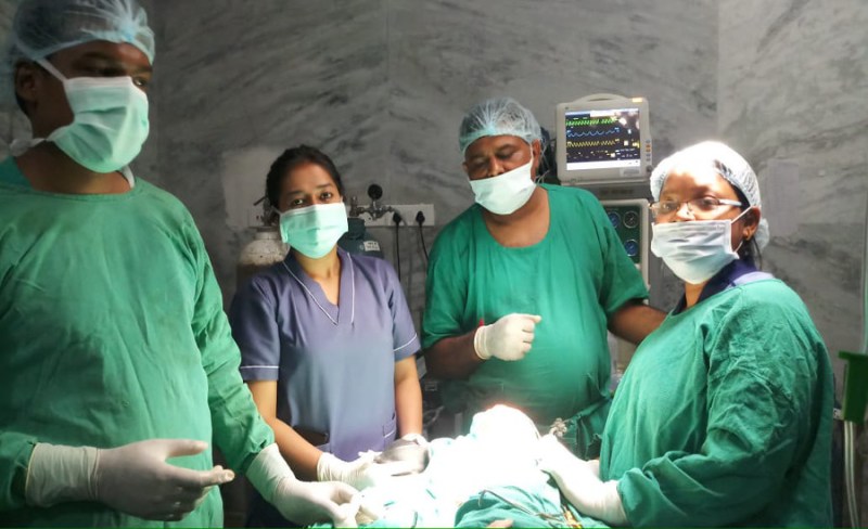 4 साल के बच्चे के गले में फंस गया था चना, मेडिकल कॉलेज अस्पताल डॉक्टरों ने दी नई जिंदगी