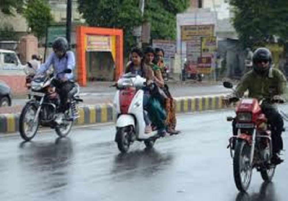 मौसम अपडेट: यूपी के कानपुर सहित कई शहरों में तेज हवा व बारिश की संभावना