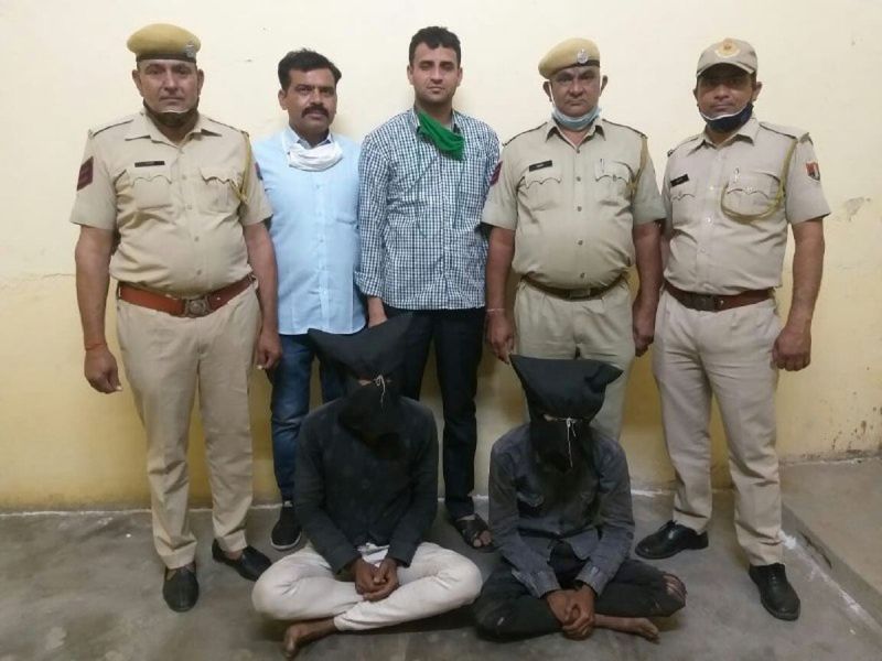 रेलवे ट्रैक पर युवक को लूटा, दो गिरफ्तार