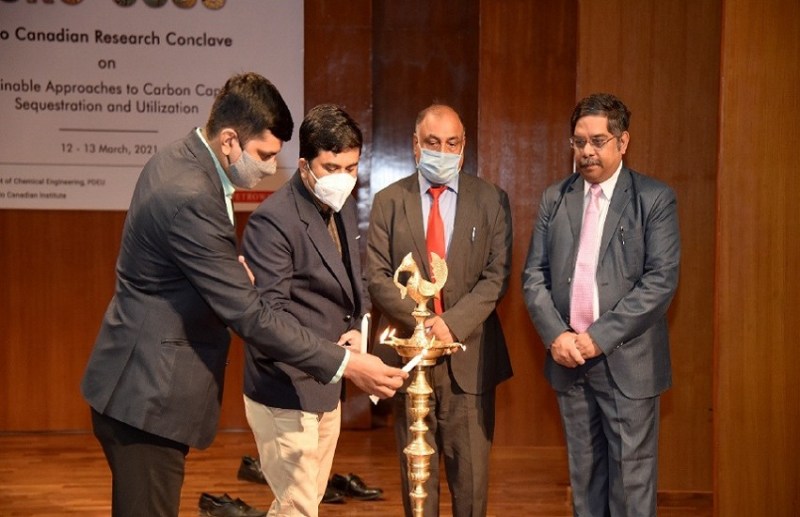 कार्बन के बढ़ते उत्सर्जन को रोकने के उपायों पर पीडीईयू में हुआ मंथन