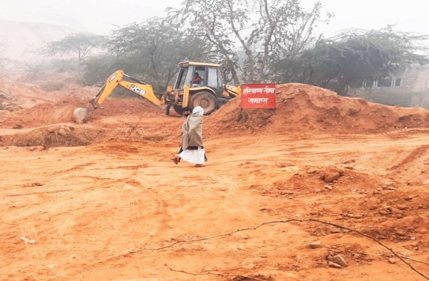 यहां दबंगों के दम पर खनन माफिया की दहशत, खाकी के साए में चल रहा खेल