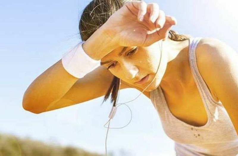 गर्मी में डिहाइड्रेशन से बचना है तो डाइट में शामिल करें यह चीजें