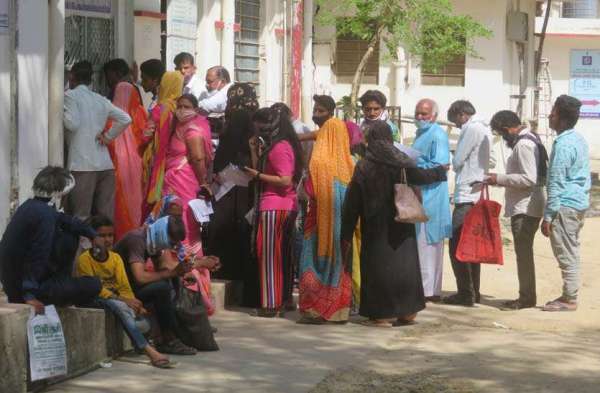 line-of-patients-growing-in-hospital