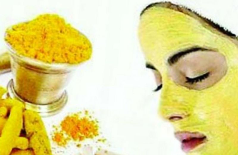 हल्दी उबटन से निखरेगा आपका चेहरा, घर में कुछ इस तरह करें उपयोग