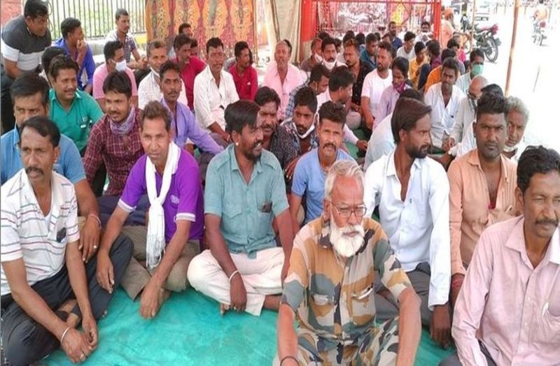 देर शाम तक चली वार्ता, तीसरे दिन भी मांगों पर अड़े रहे सफाई कर्मचारी