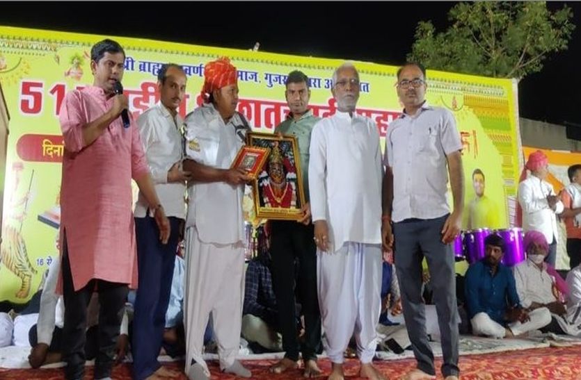 शतचंडी महायज्ञ के दूसरे दिन गरबा रास में झूमे श्रद्धालू