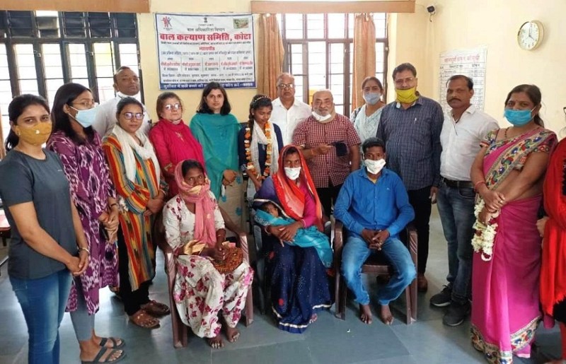 चार साल बाद बालिका को मिले भाई-बहन, खुशी से झूम उठी