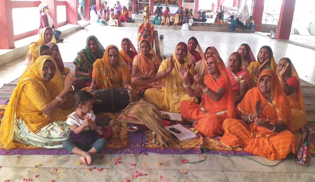 श्री राजराजेश्वरी मंदिर पर में मनाया फाग महोत्सव