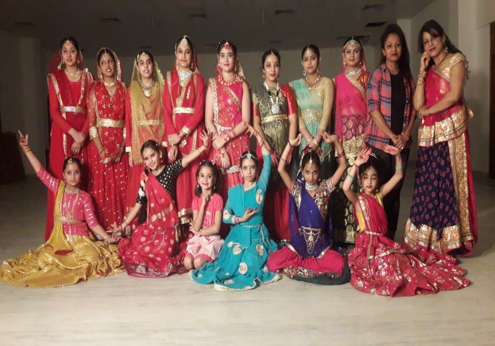 युवारंग महोत्सव में बच्चों व महिलाओं ने नृत्य के जौहर दिखाए 
