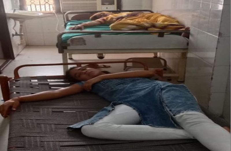 मिठाई खाने से 15 जने हुए बीमार, 7 की स्थिति गंभीर