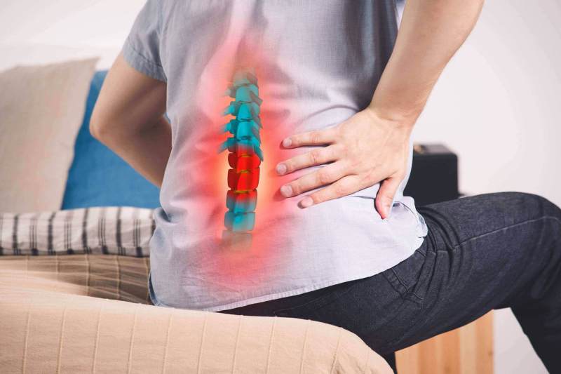 कमरदर्द हो तो 4-5 दिन आराम जरूर करें, नहीं बढ़ेगी परेशानी