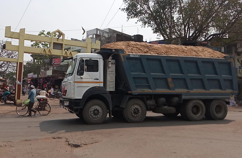 Dumper transporting sand from inside the main market in Barhi.