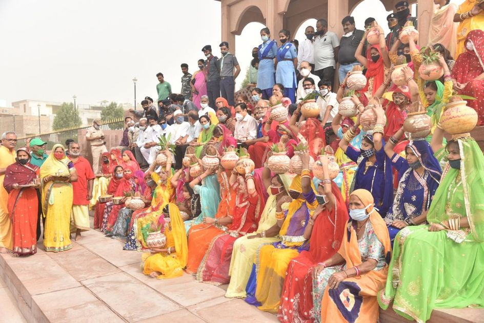 जल पूजन और पौधरोपण से प्रकृति संरक्षण का दिया संदेश