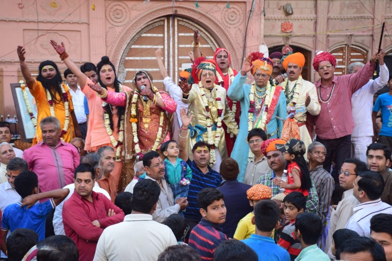 ‘राज से नहीं डरे है, ये खोटे काम करे है’