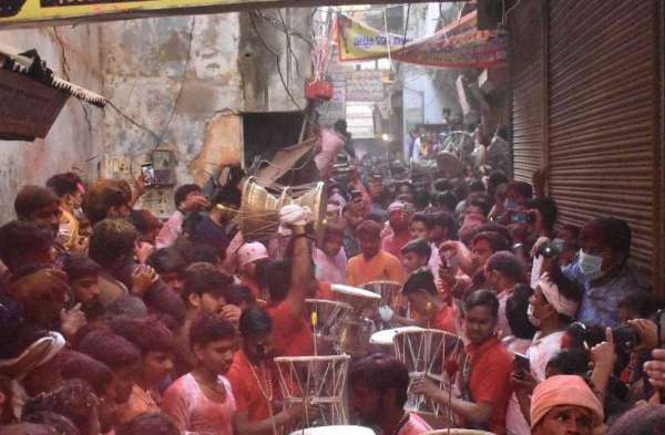 Rangbhari Ekadashi: काशी में बाबा ने बाबा संग खेली होली, देखें तस्वीरें...