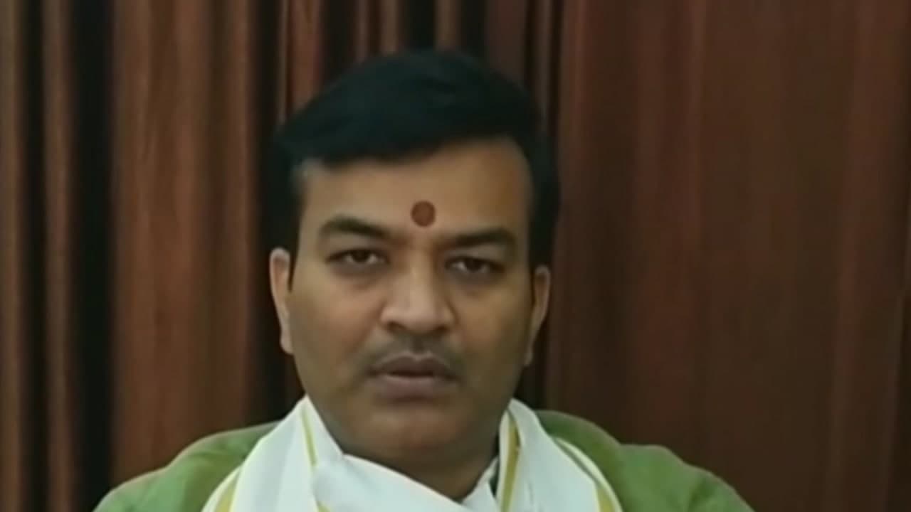 योगी के मंत्री का बयान- अब मुस्लिम महिलाओं को बुर्के से दिलाई जाएगी निजात