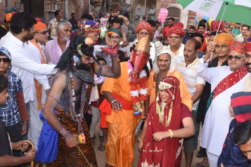 ‘मत करो देश कमजोर, छोड़ दो आपस का झगड़ा’