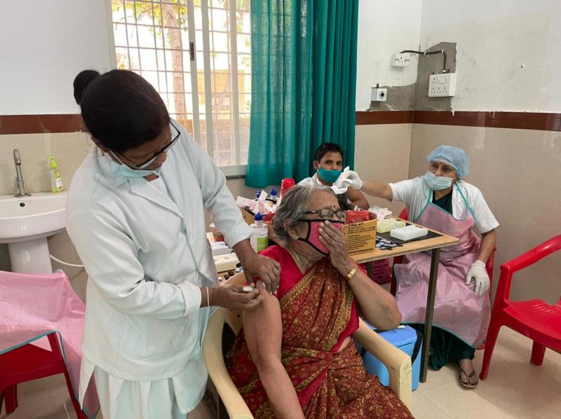 कोरोना से बचाव के लिए दवाई, कड़ाई जरूरी