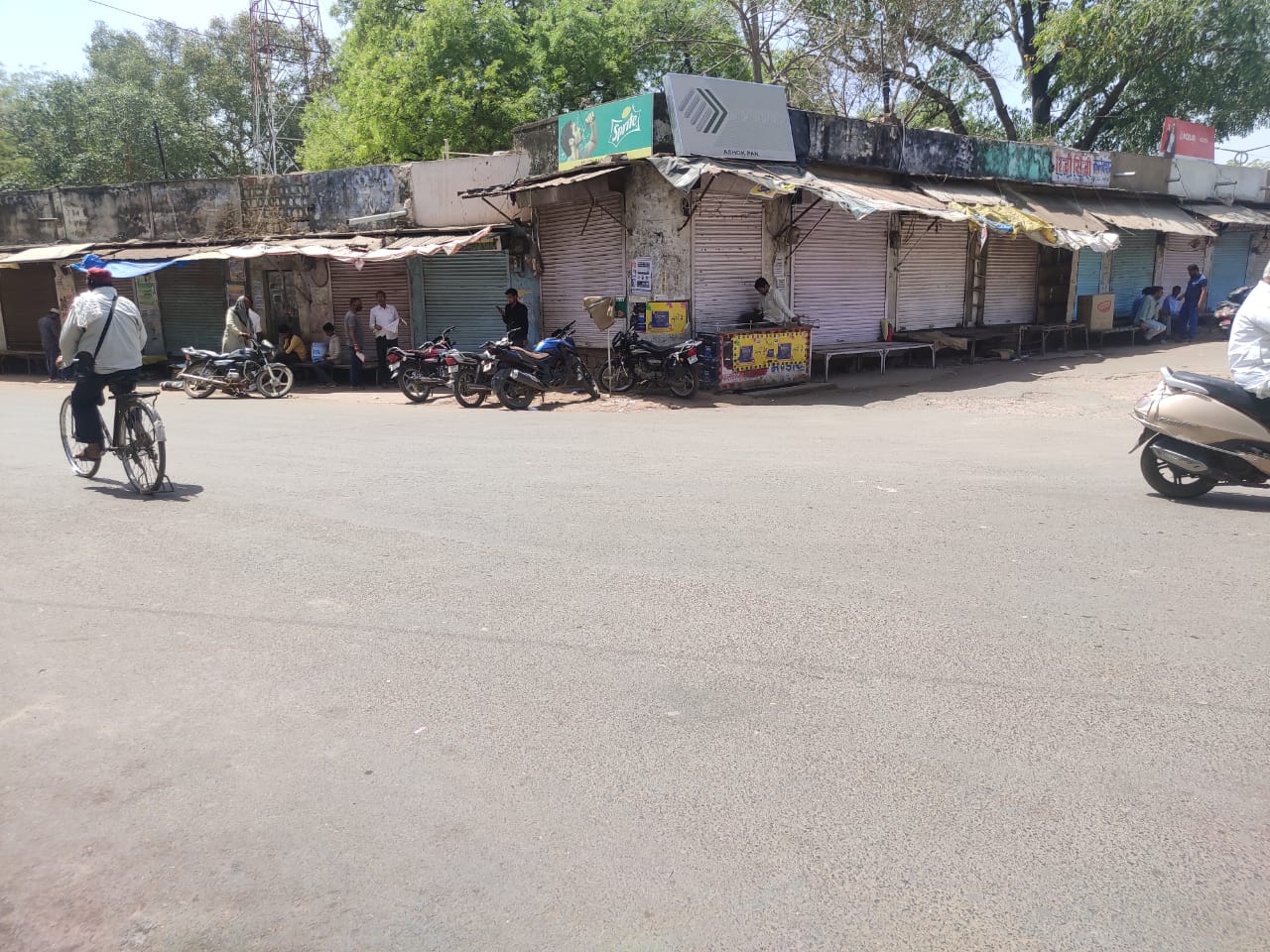 भारत बंद का असर-दिन भर बाजार में बंद रही दुकानें, सडक़ों पर सन्नाटा