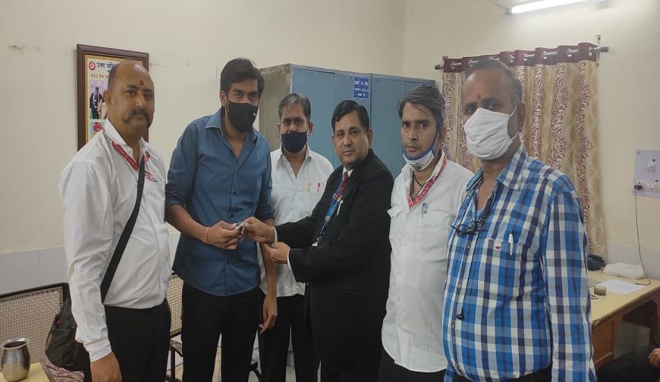 RAILWAY---यात्री ट्रेन में भूला सात लाख रुपए की घड़ी