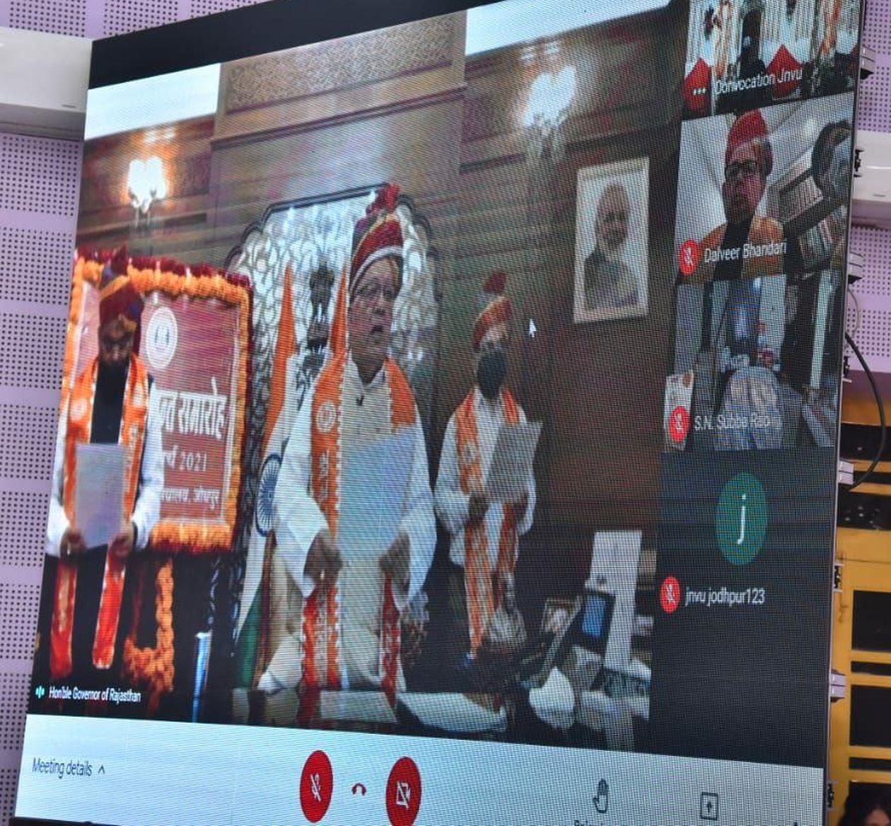 राज्यपाल बोले, जो पढ़ाया जा रहा वो बहुत पुराना हो चुका