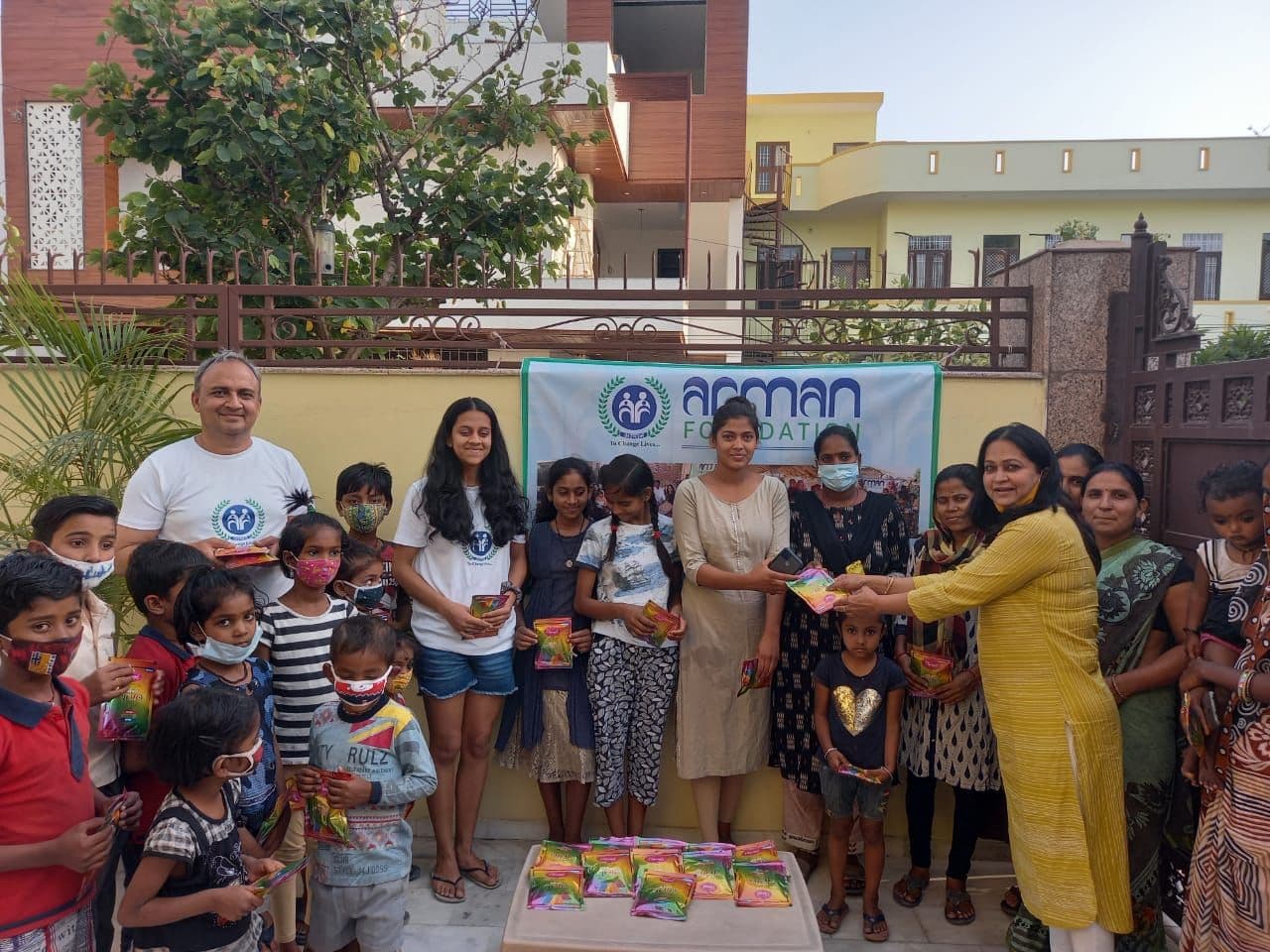 Armaan Foundation distributed flowers to the needy, Gulal