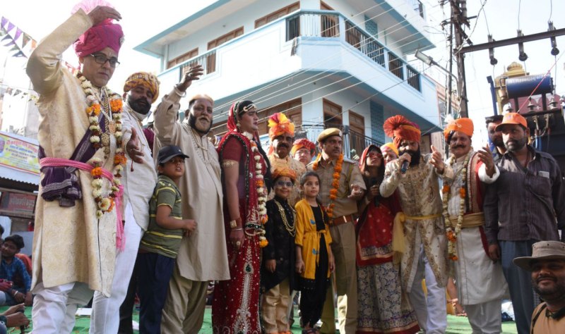 ‘जब मुंह तुझ़े दिखाऊ लाऊ नौटंकी नारी’