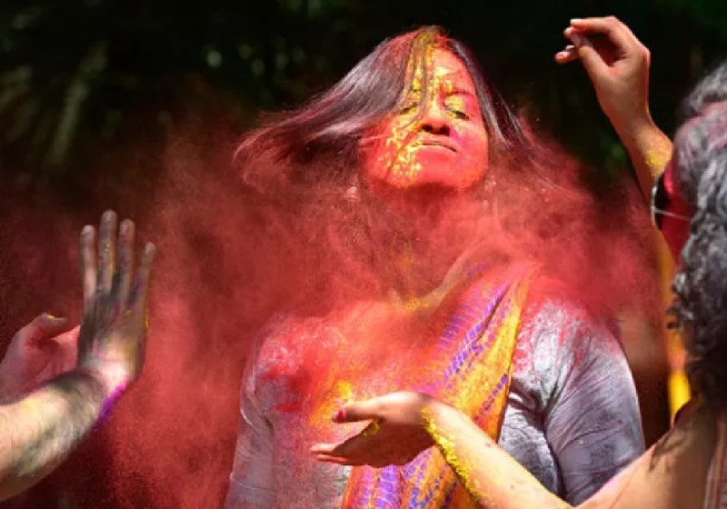 आंखों में रंग चला जाए तो अपनाएं यह तरीका, वरना हो जाएगा इंफेक्शन, नहीं होगा नुकसान