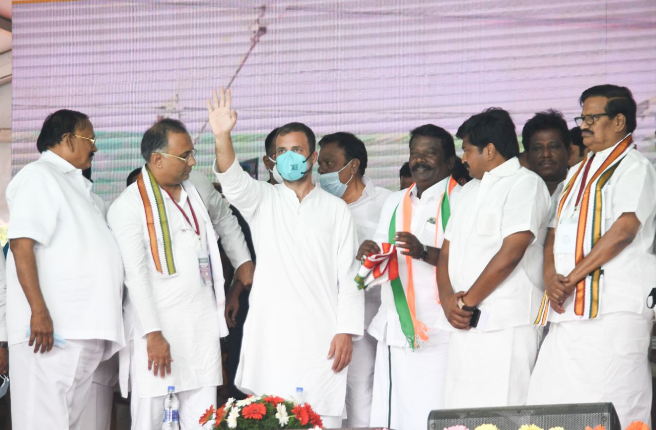 Tamil Nadu Assembly Elections 2021 पैर छूने पर ही चलते हैं भाजपा में रिश्ते